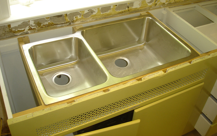 12x 15 sink undermount kitchen with cutting board