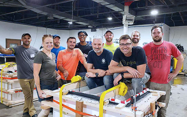 class-photo-ultimate-concrete-countertop-training-in-mold